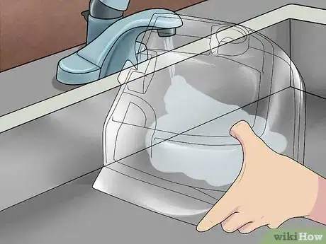 Imagen titulada Clean a Bissell Carpet Cleaner Step 3