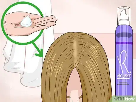 Imagen titulada Get Volume at the Roots of Your Hair Step 4