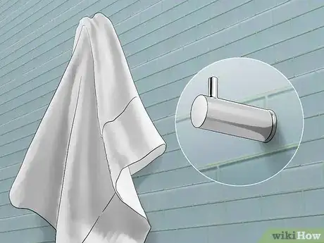 Imagen titulada Hang Bathroom Towels Step 3