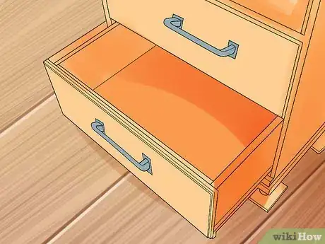 Imagen titulada Arrange Bedroom Furniture Step 8