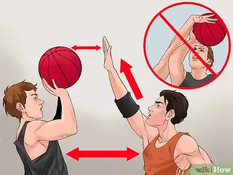 Imagen titulada Block a Shot in Basketball Step 2