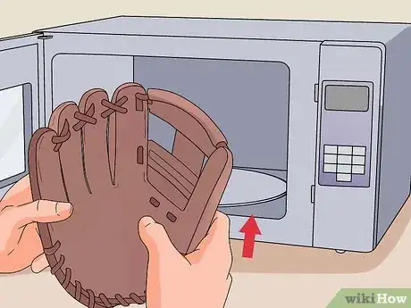 Imagen titulada Break in a New Baseball Glove Step 15