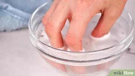 Imagen titulada Clean Your Fingernails Step 10