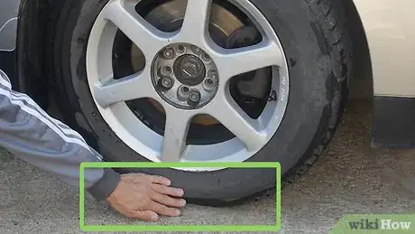 Imagen titulada Loosen Lug Nuts Step 5