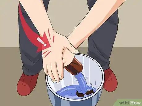 Imagen titulada Break a Beer Bottle With Your Bare Hands Step 3