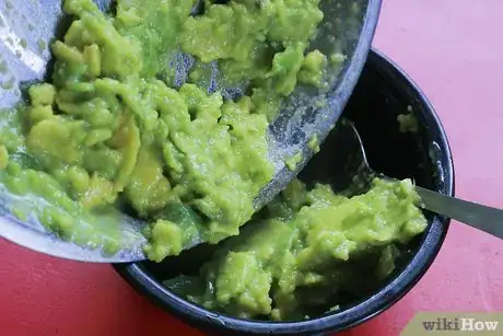 Imagen titulada Keep Guacamole Fresh Step 6