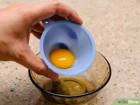 Imagen titulada Separate an Egg Step 18