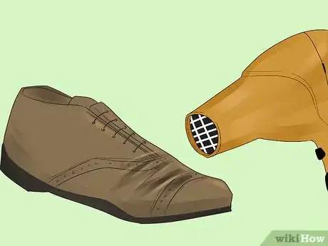 Imagen titulada Keep Dress Shoes from Creasing Step 11