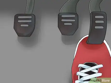 Imagen titulada Handle a Stuck Accelerator Pedal Step 3