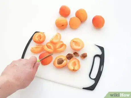 Imagen titulada Make Apricot Jam Step 4