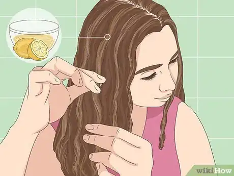 Imagen titulada Dye Your Hair from Brown to Blonde Without Bleach Step 4