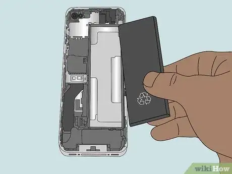 Imagen titulada Replace an iPhone Battery Step 67