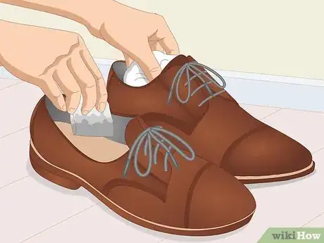 Imagen titulada Remove Odor from Leather Shoes Step 11