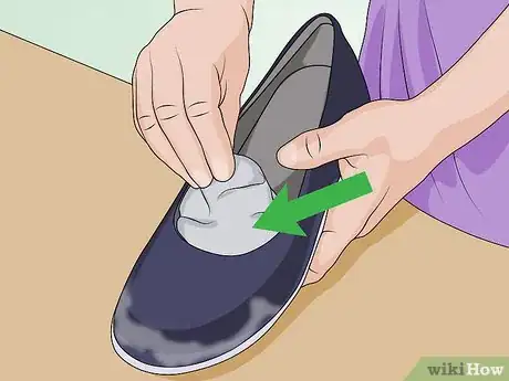 Imagen titulada Remove Salt Stains from Shoes Step 2