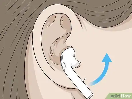 Imagen titulada Stop Airpods from Falling Out Step 3