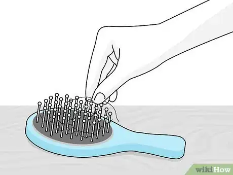 Imagen titulada Clean a Bristled Hairbrush Step 1