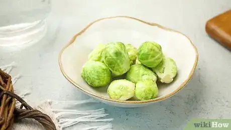 Imagen titulada Freeze Brussels Sprouts Step 1