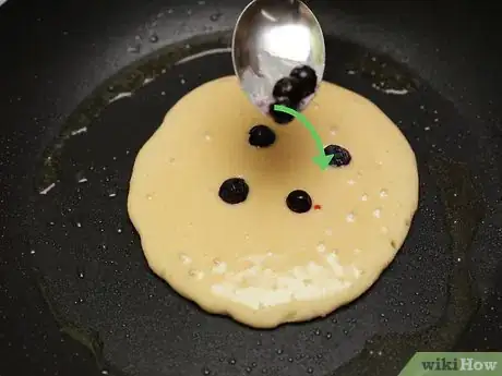 Imagen titulada Make Blueberry Pancakes Step 8