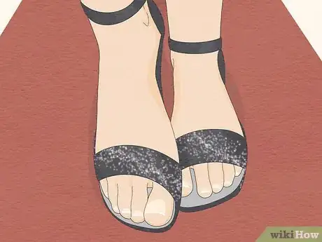 Imagen titulada Have Pretty Toenails Step 17