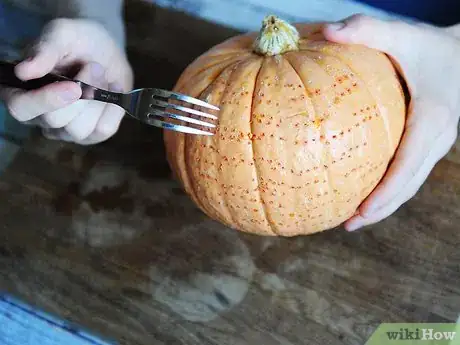 Imagen titulada Peel an Acorn Squash Step 4