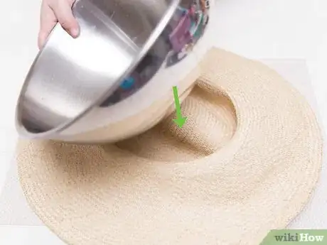 Imagen titulada Fix a Squashed Straw Hat Step 7