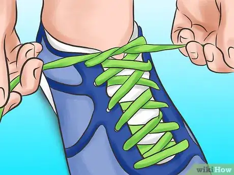 Imagen titulada Tie Your Shoe Laces Differently Step 1