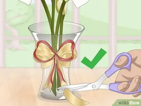 Imagen titulada Decorate a Flower Vase with a Ribbon Step 5