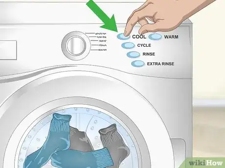 Imagen titulada Wash Socks Step 6