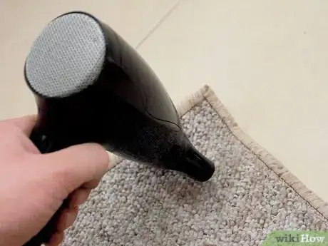 Imagen titulada Get Stains Out of Carpet Step 7