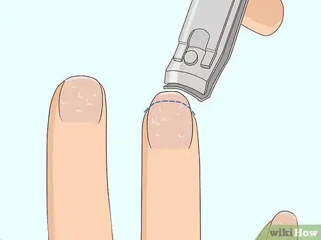 Imagen titulada Stop Your Nails from Peeling Step 2