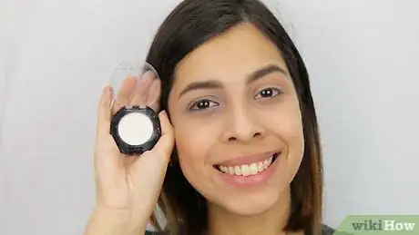 Imagen titulada Use Eyeshadow As Highlighter Step 1