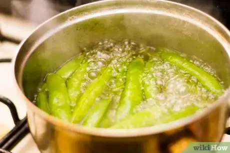 Imagen titulada Make Edamame, Radish, and Ginger Salad Step 1