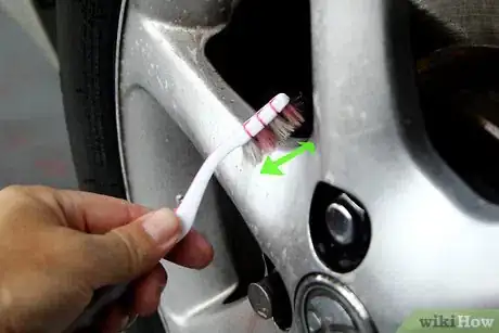 Imagen titulada Remove Brake Dust from Aluminum Wheels Step 16