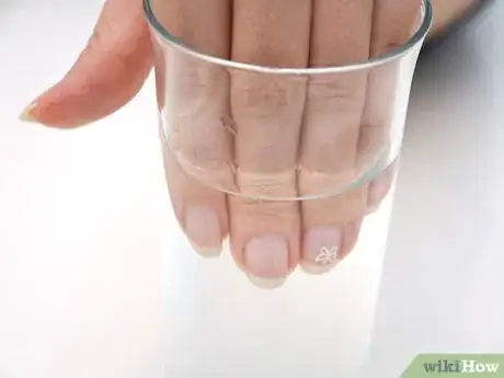 Imagen titulada Remove Nail Polish Stains from Your Finger Nails Step 25