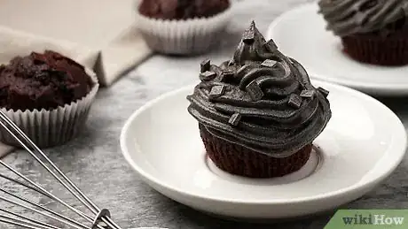 Imagen titulada Make Black Icing Step 9