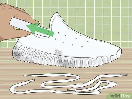 Imagen titulada Keep Yeezys Clean Step 13