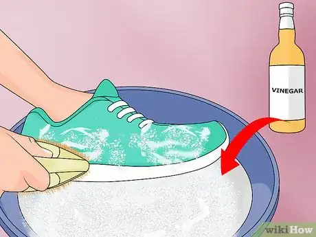 Imagen titulada Disinfect Used Shoes Step 7