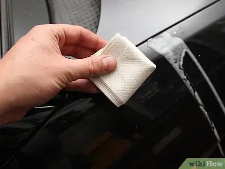 Imagen titulada Remove Egg Stains from Car Paint Step 10