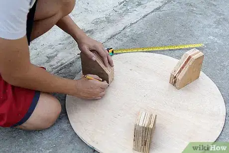 Imagen titulada Make a Living Room Table from an Old Tire Step 4