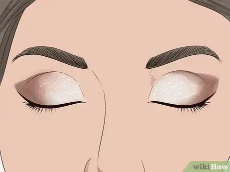 Imagen titulada Apply Makeup on Round Eyes Step 8
