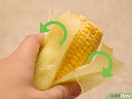 Imagen titulada Cook Corn on the Cob in the Oven Step 7