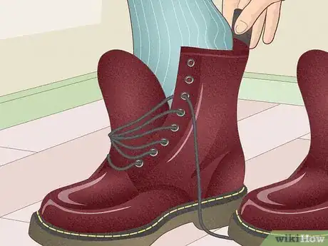 Imagen titulada Break in Your Brand New Dr Martens Boots Step 18