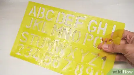 Imagen titulada Paint Letters on Wood Step 8