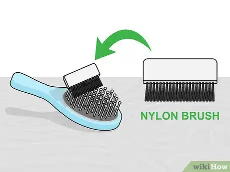 Imagen titulada Clean a Bristled Hairbrush Step 3