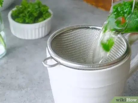 Imagen titulada Make Parsley Tea Step 4