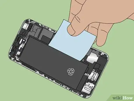 Imagen titulada Replace an iPhone Battery Step 46