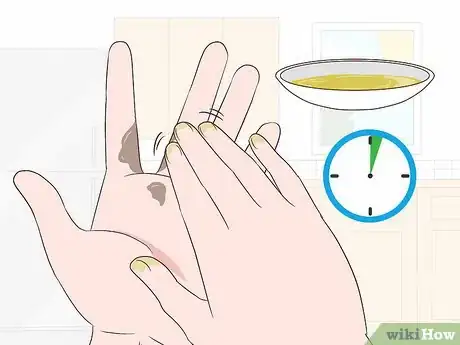 Imagen titulada Get Stain Off Your Hands Step 4