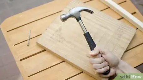 Imagen titulada Use a Hammer Safely Step 7