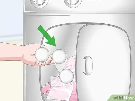 Imagen titulada Get Pet Hair Out of Laundry Step 8