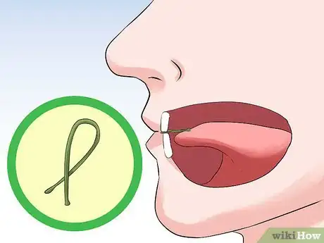 Imagen titulada Tie a Knot in a Cherry Stem With Your Tongue Step 5